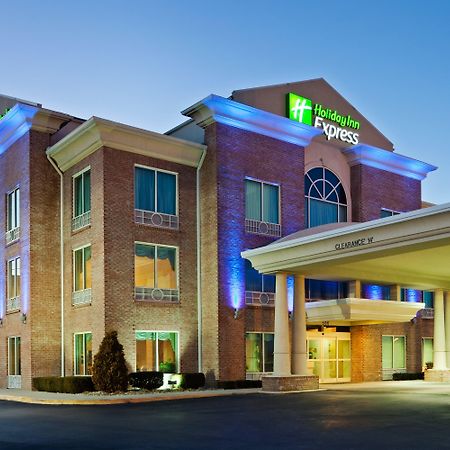 Holiday Inn Express Hotel & Suites London By Ihg Bagian luar foto