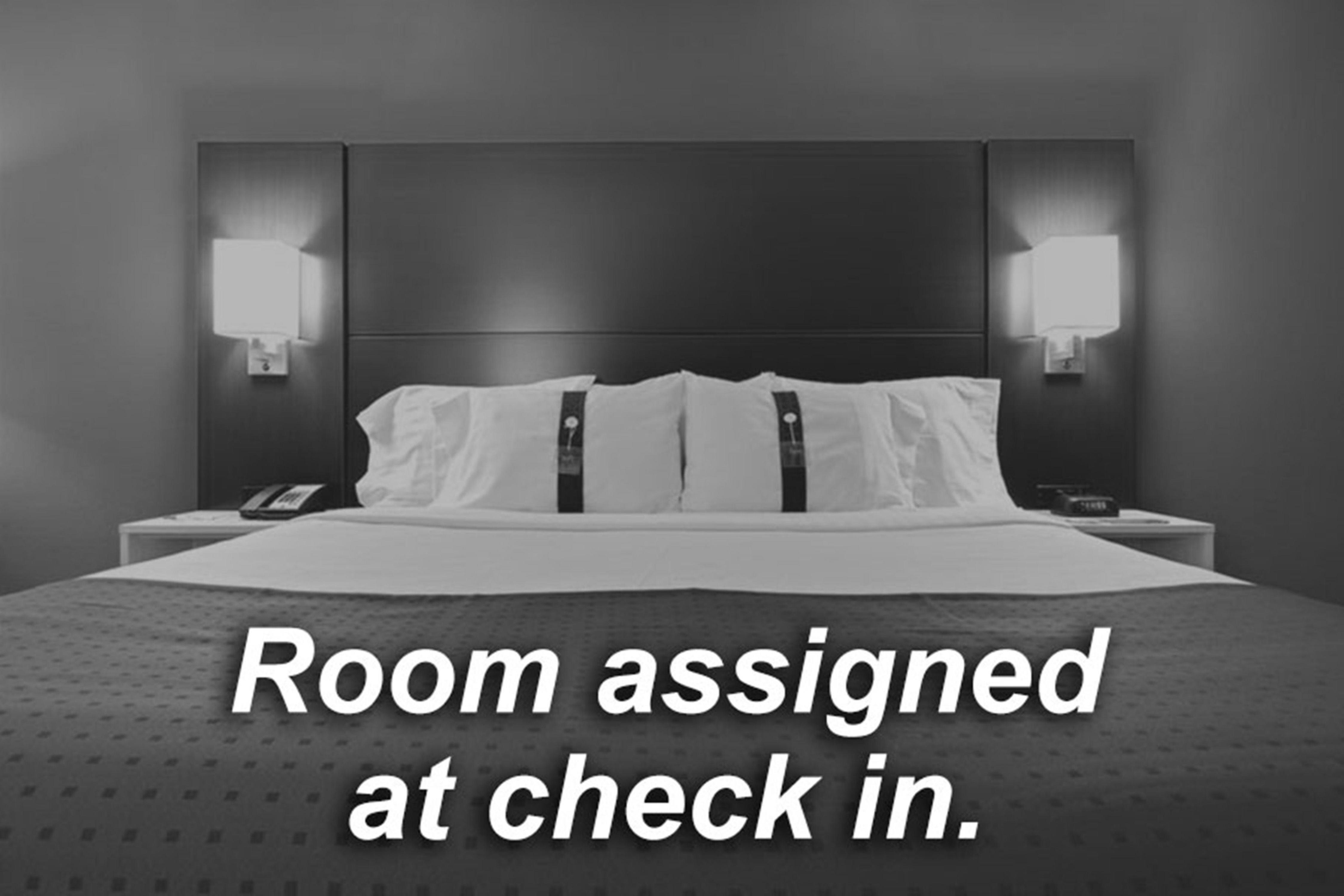 Holiday Inn Express Hotel & Suites London By Ihg Bagian luar foto