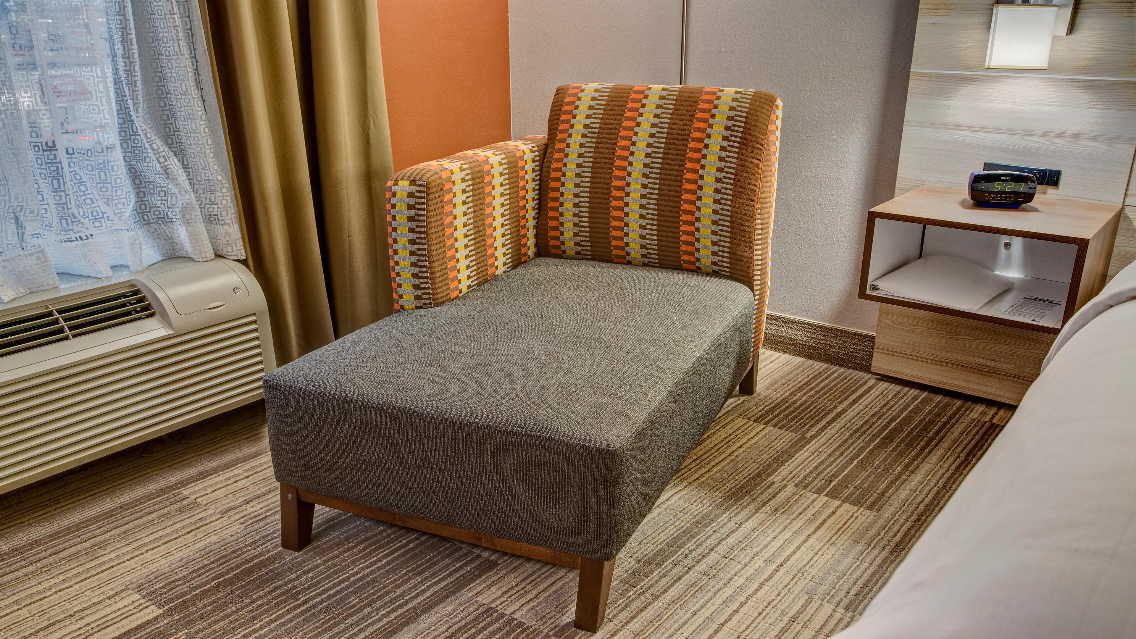 Holiday Inn Express Hotel & Suites London By Ihg Bagian luar foto