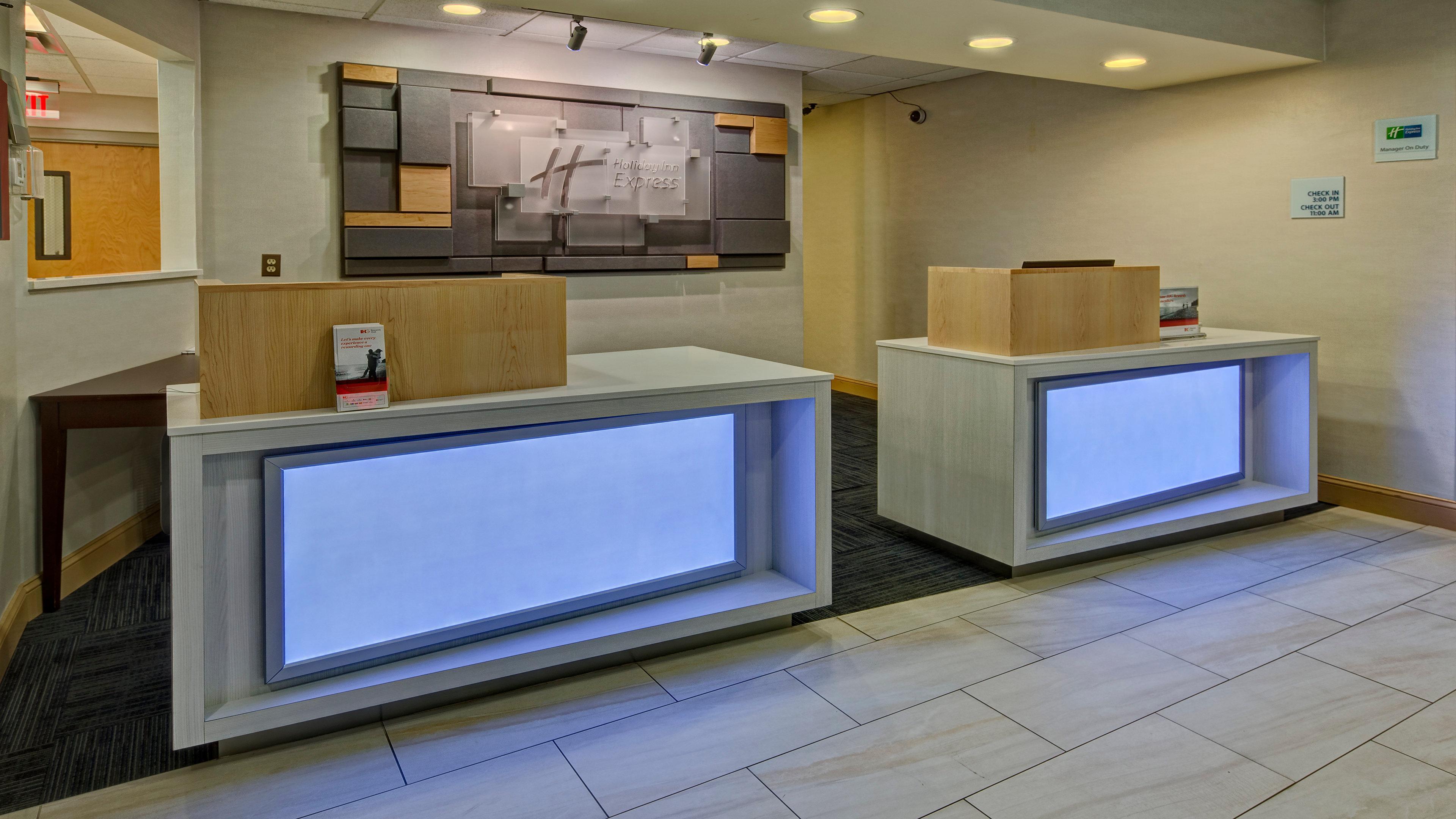 Holiday Inn Express Hotel & Suites London By Ihg Bagian luar foto