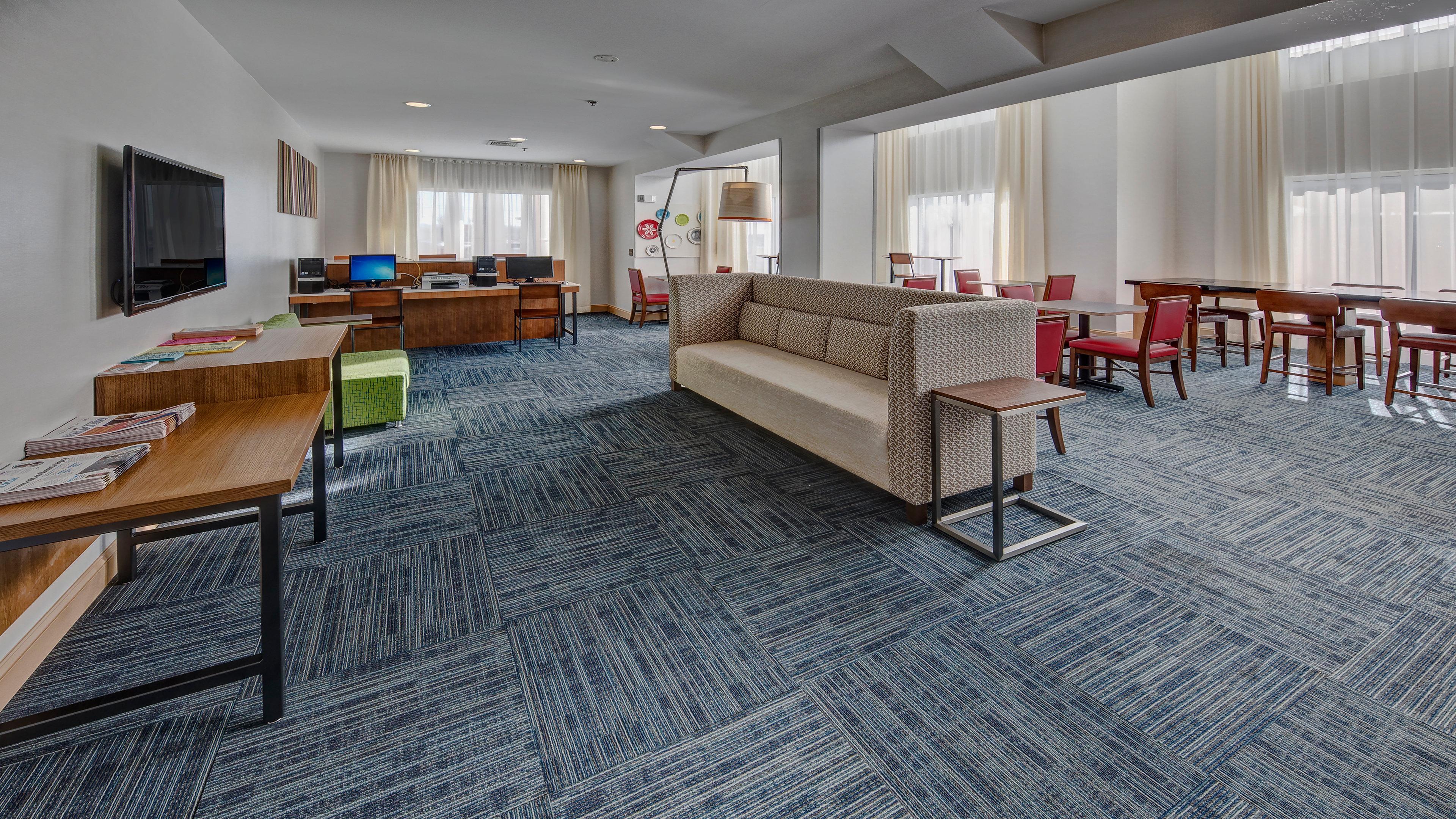 Holiday Inn Express Hotel & Suites London By Ihg Bagian luar foto
