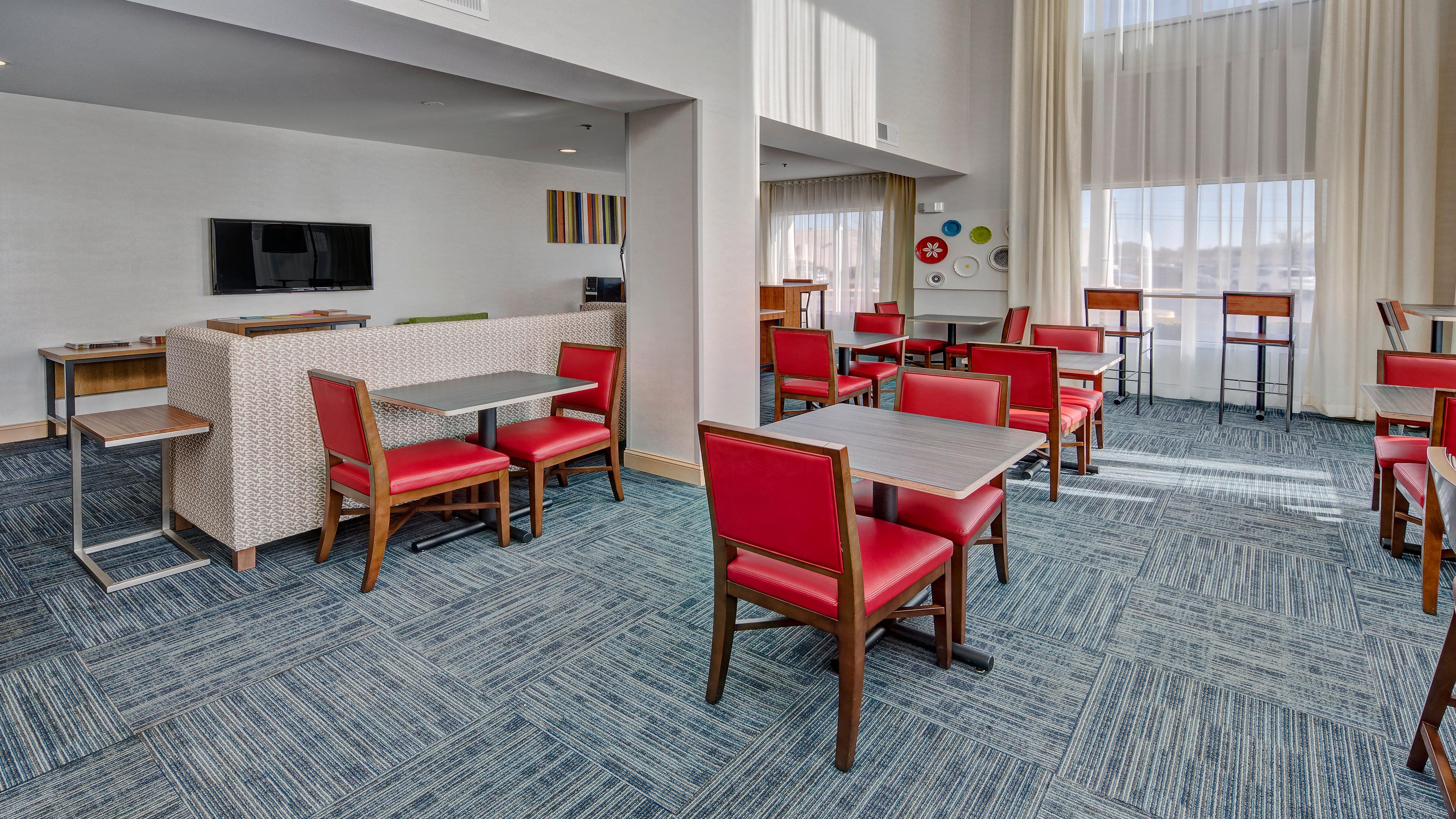 Holiday Inn Express Hotel & Suites London By Ihg Bagian luar foto