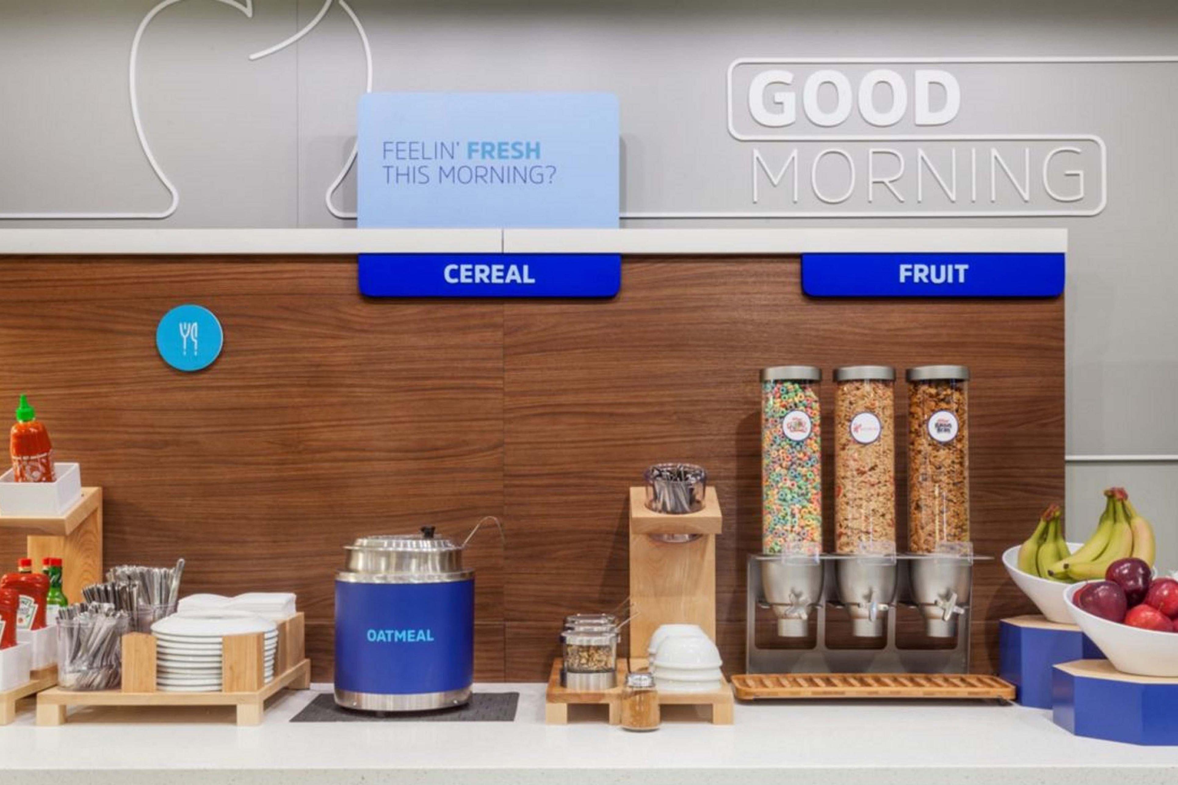 Holiday Inn Express Hotel & Suites London By Ihg Bagian luar foto