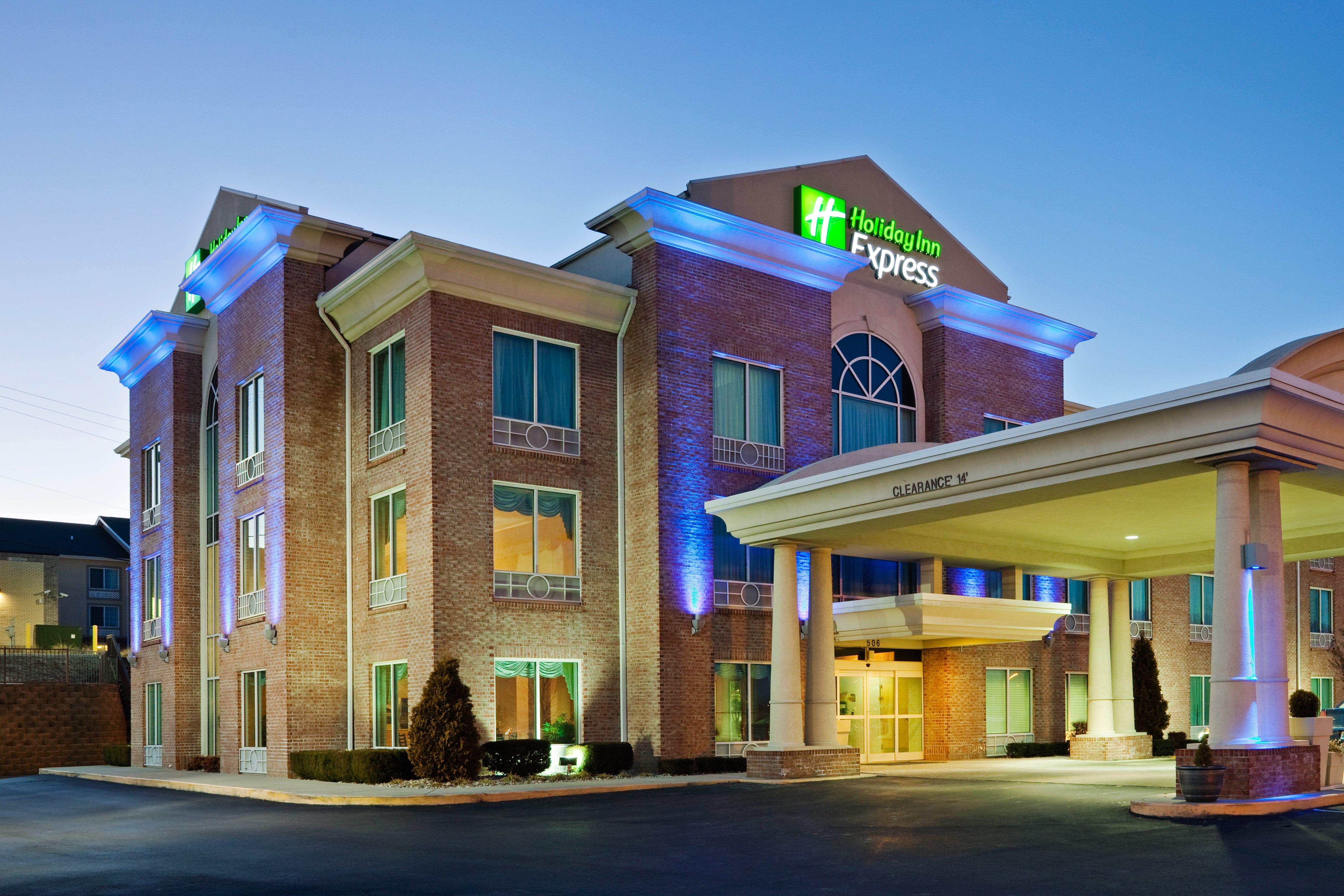 Holiday Inn Express Hotel & Suites London By Ihg Bagian luar foto