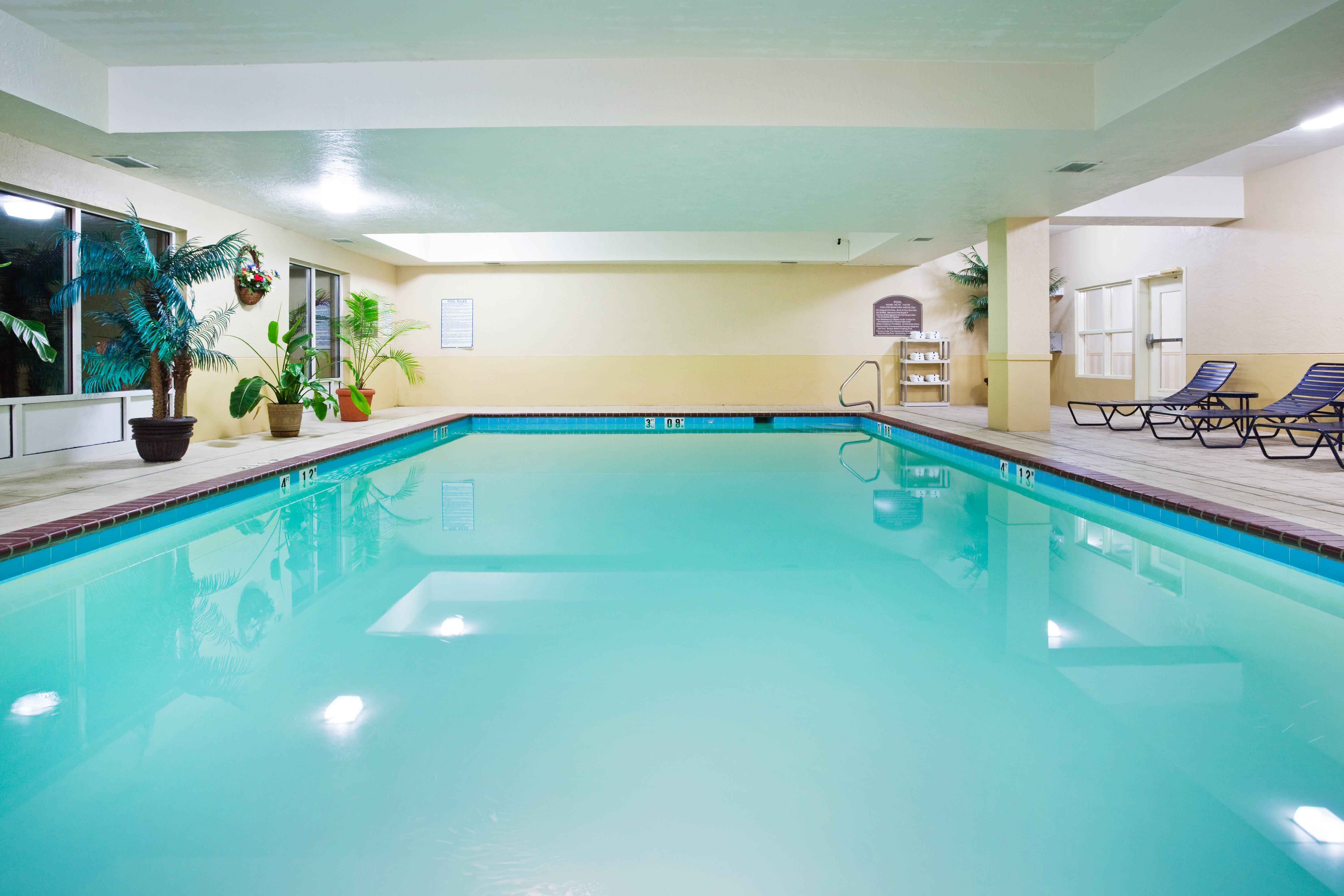 Holiday Inn Express Hotel & Suites London By Ihg Bagian luar foto