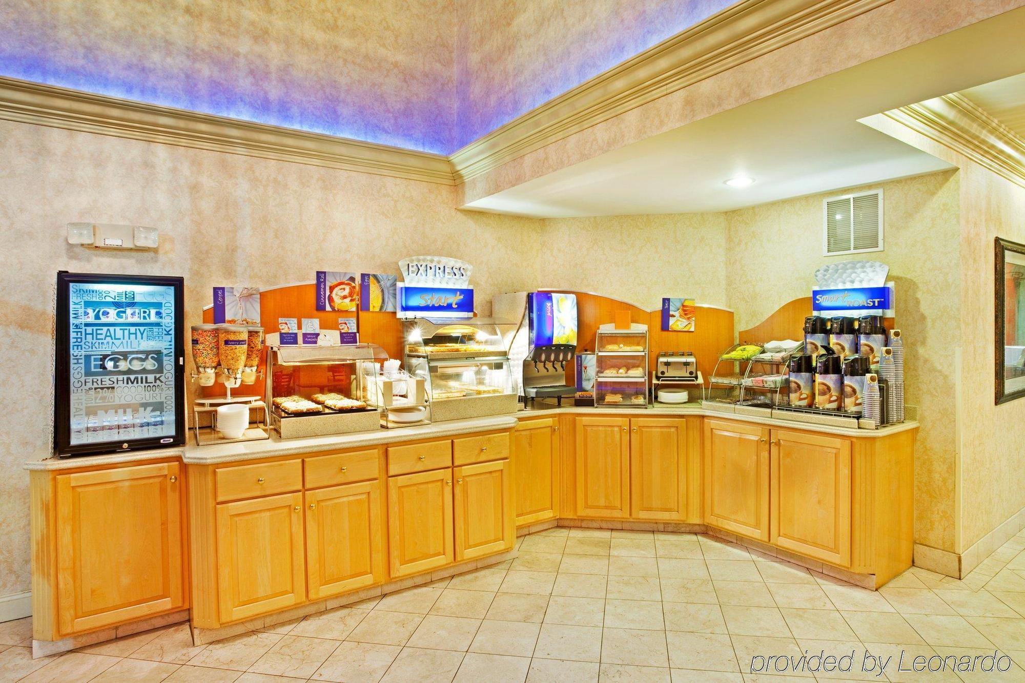 Holiday Inn Express Hotel & Suites London By Ihg Restoran foto
