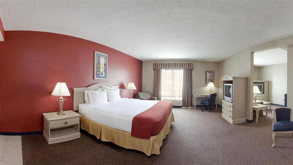 Holiday Inn Express Hotel & Suites London By Ihg Bagian luar foto